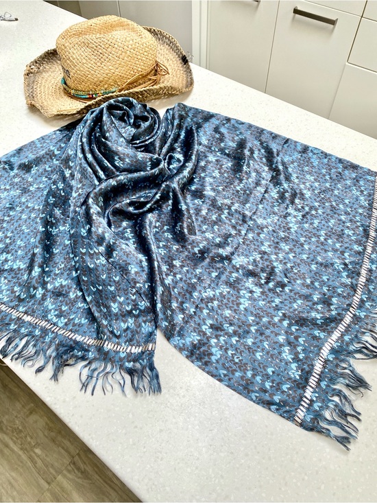 Accessories - Dreamy silk scarf w metal detailing